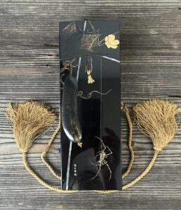 飯塚桃葉作胡瓜に女郎蜘蛛文状箱
