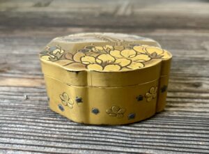 時代筥桜蒔絵香合