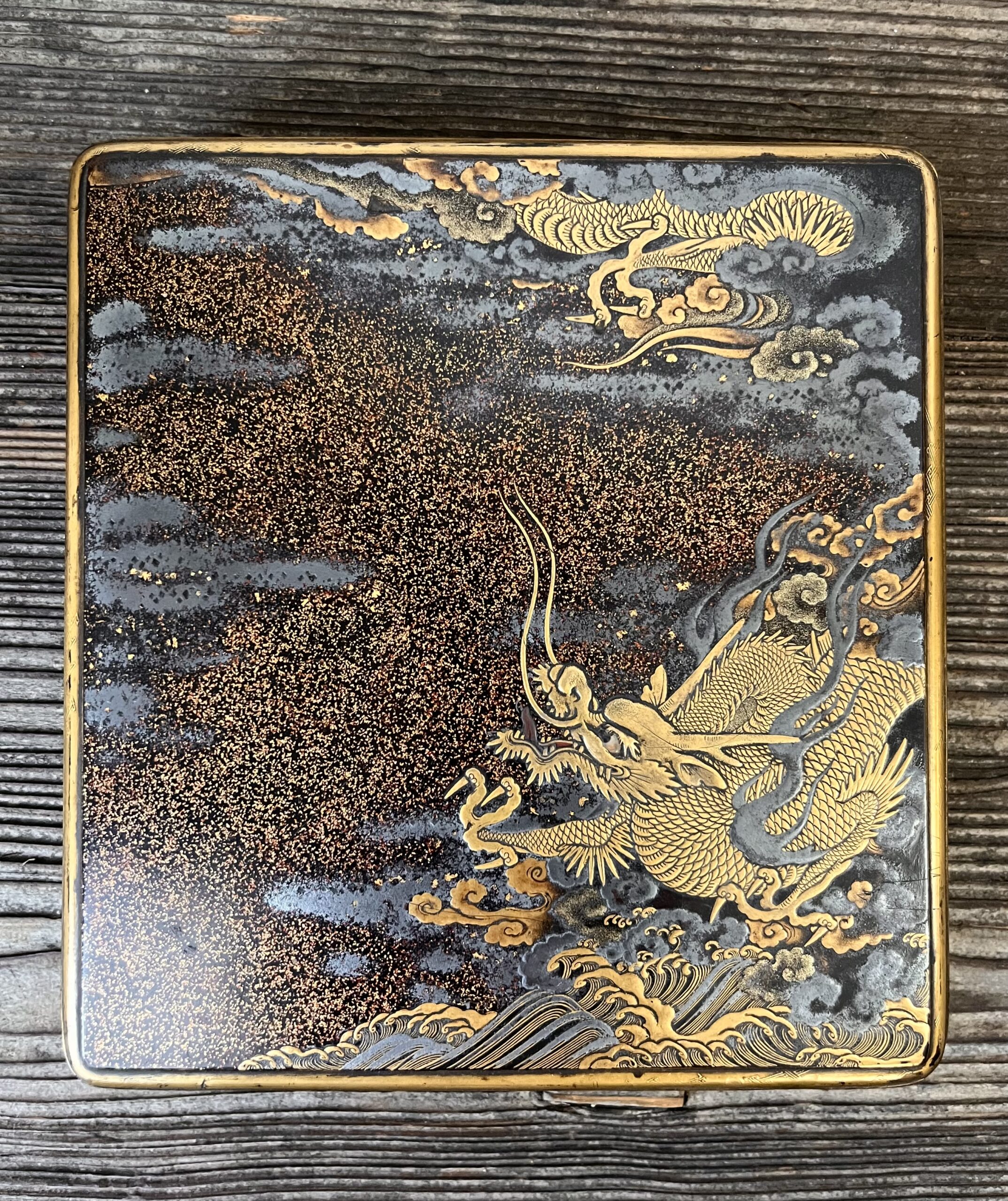 時代雲龍蒔絵硯箱