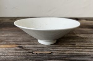 藍九谷手白磁平茶碗