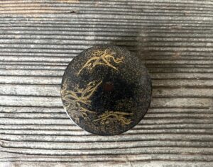 時代瑞鳥蒔絵錫縁丸香合