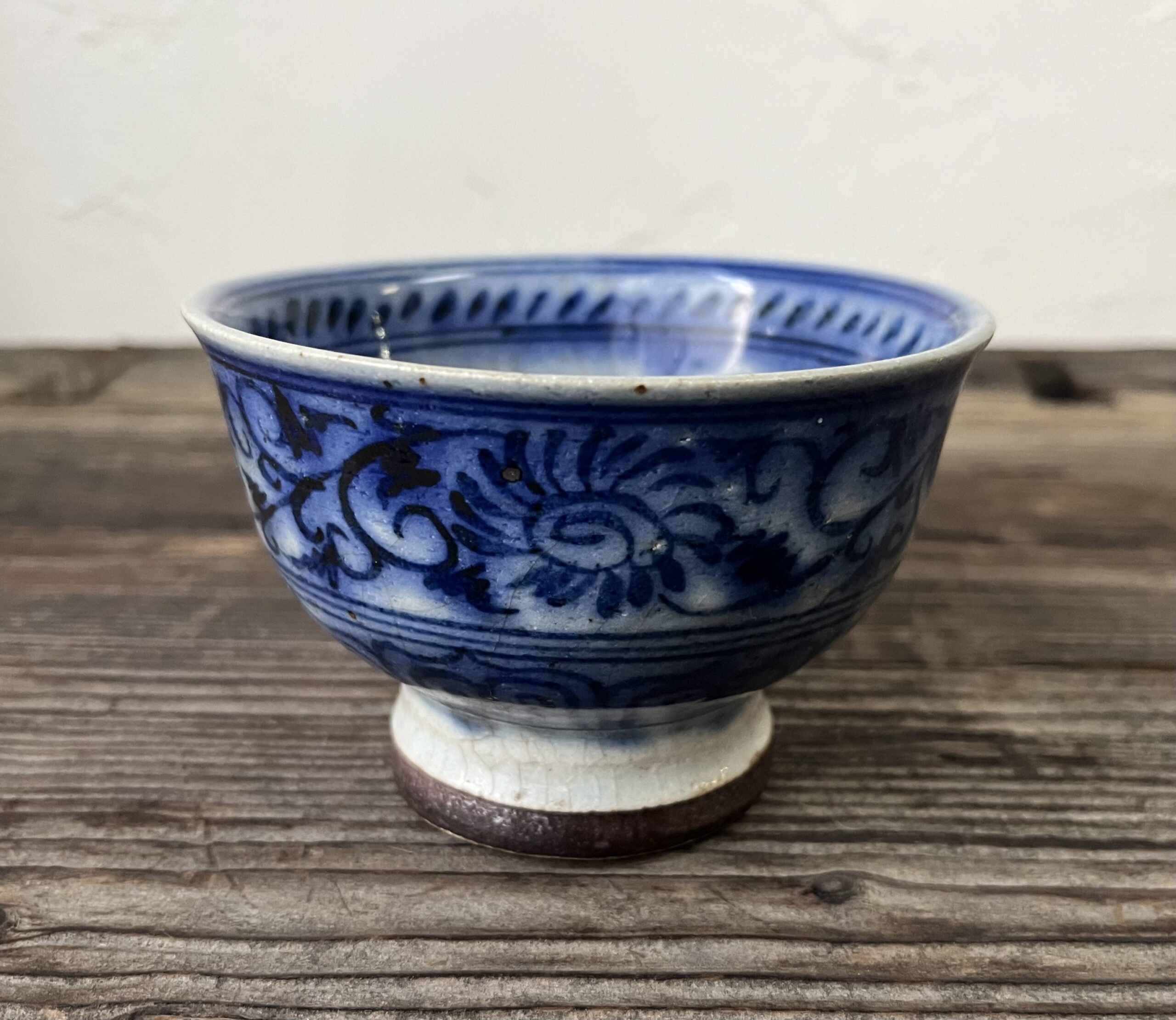 安南花唐草茶碗