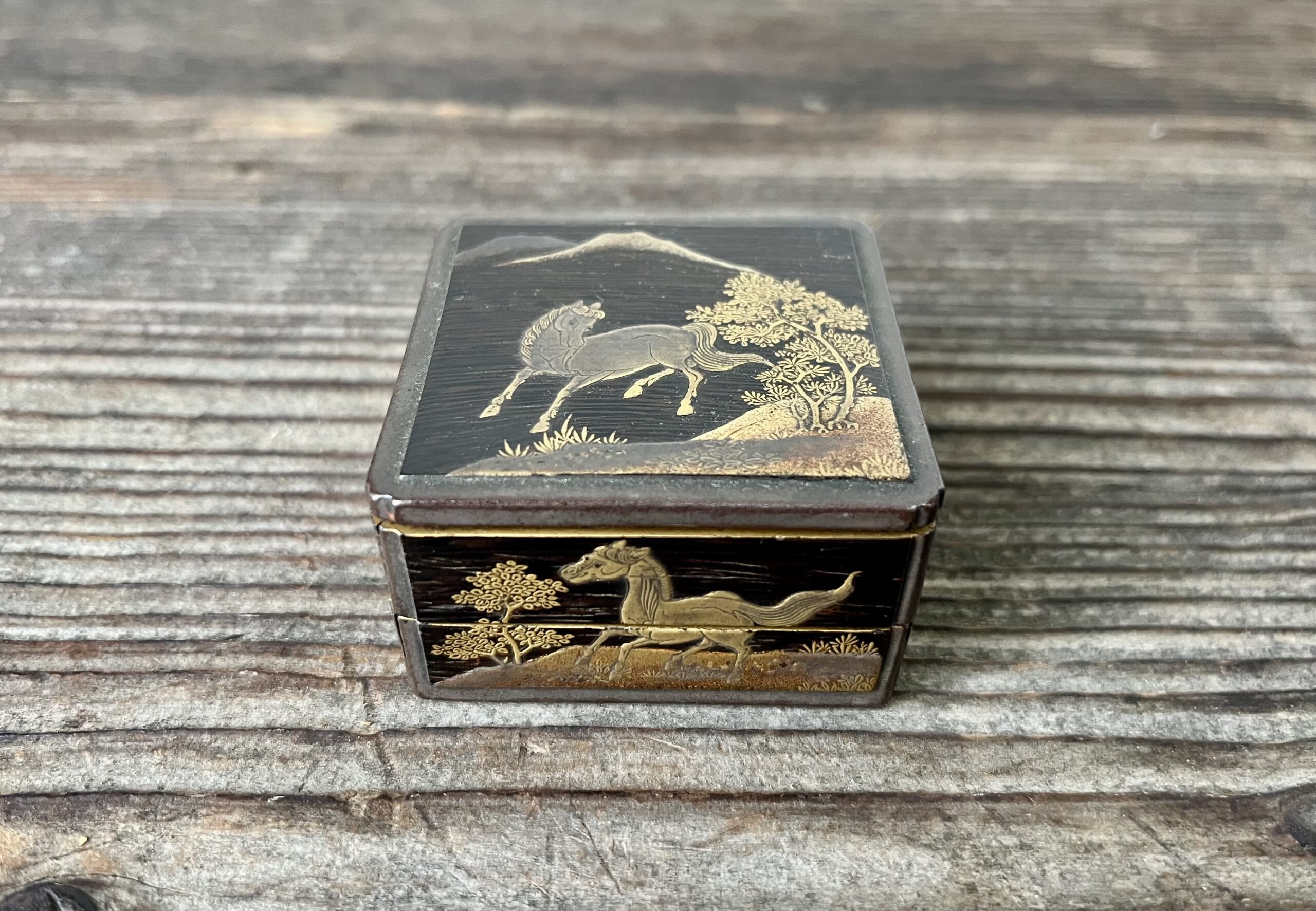 時代馬蒔絵重香合