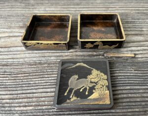 時代馬蒔絵重香合